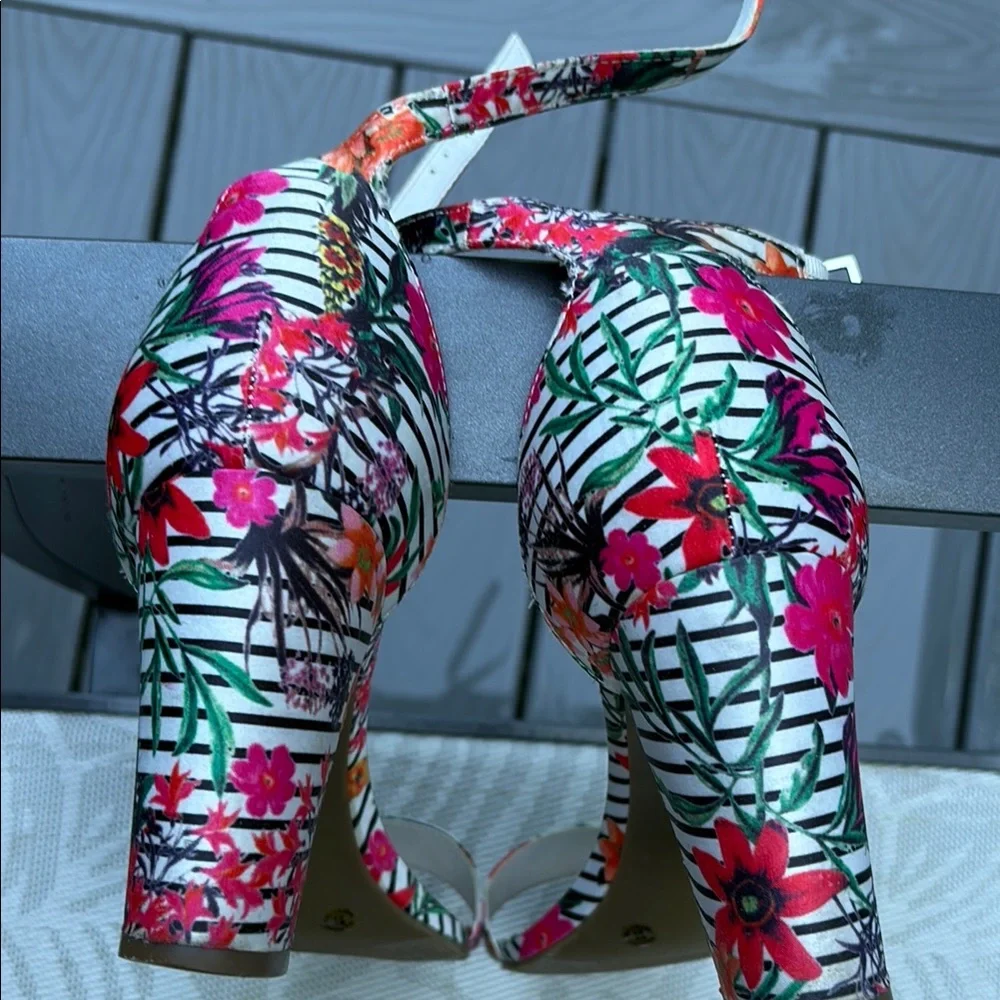 Worthington Pink, Red and Green Heels - Picture 5 of 8